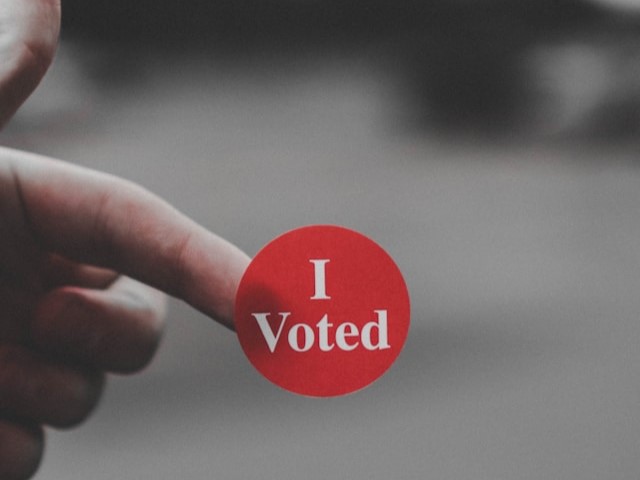 https://unsplash.com/photos/a-hand-holding-a-red-button-that-says-i-vote-v0OWc_skg0g